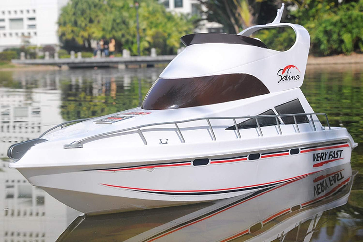 Salina Luxury Yacht RC Model Boat 2.4Ghz Radio Remote Control Speed Watercraft Racing Ship 28" Modern Cruise